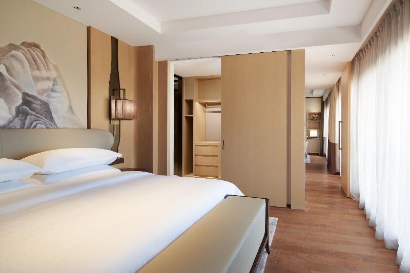 Sheraton Yunfu Xinxing Hotel image