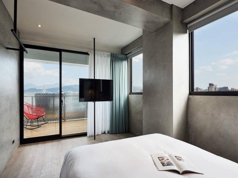 Bouti Waterfront Hotel image