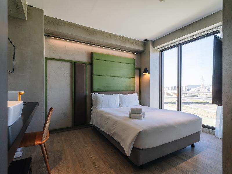 Bouti Waterfront Hotel image