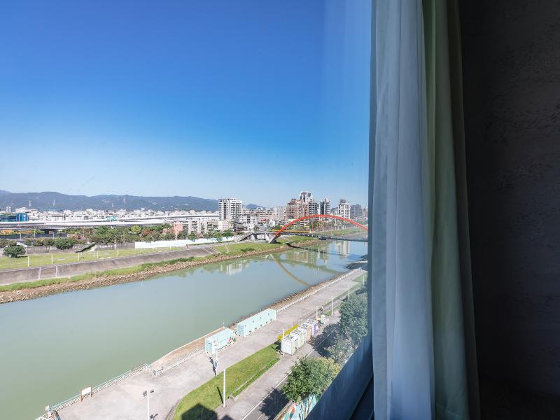 Bouti Waterfront Hotel image