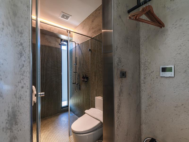 Bouti Waterfront Hotel image