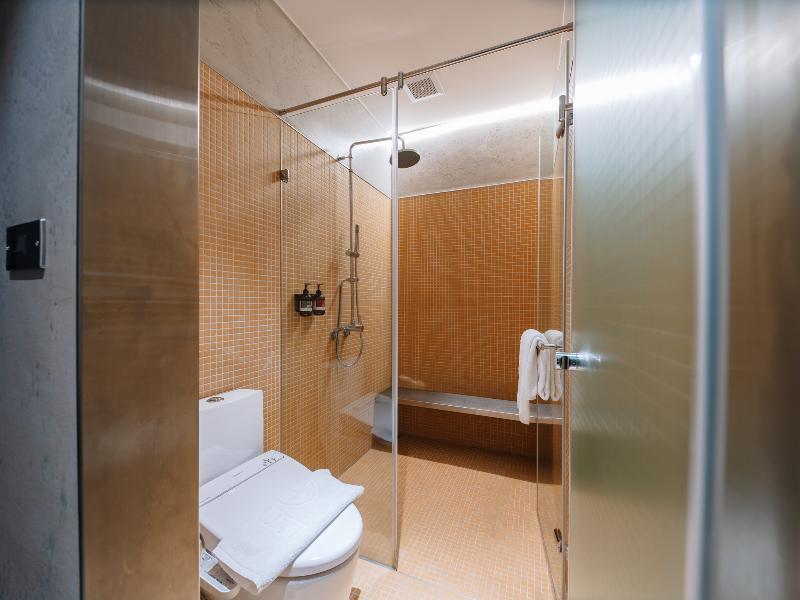 Bouti Waterfront Hotel image