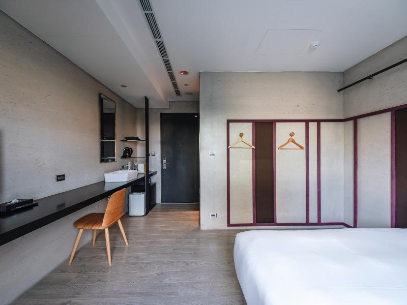 Bouti Waterfront Hotel image