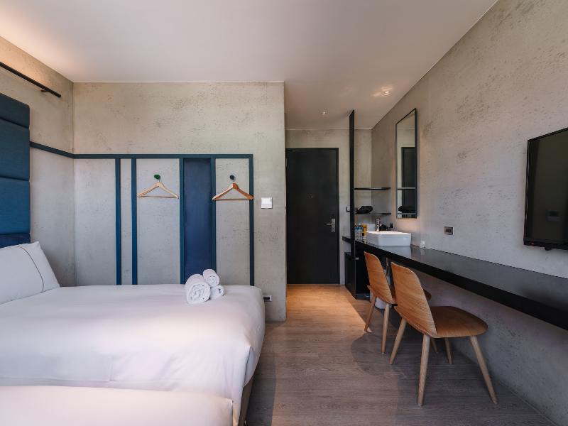 Bouti Waterfront Hotel image