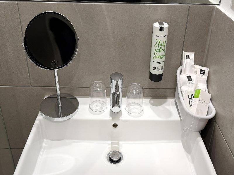 Holiday Inn - the niu, Welly Kiel image