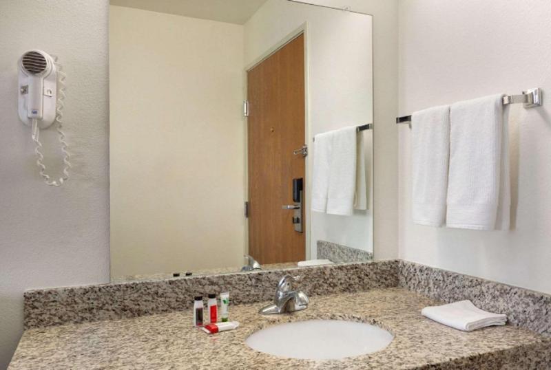 Travelodge by Wyndham Sharon Springs image