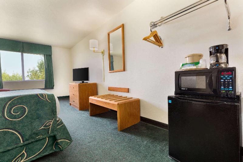 Travelodge by Wyndham Sharon Springs image