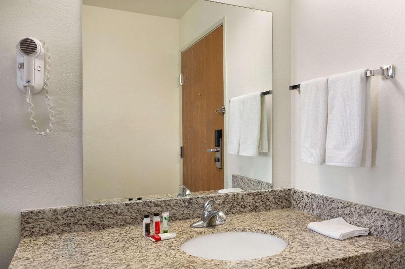 Travelodge by Wyndham Sharon Springs image 4