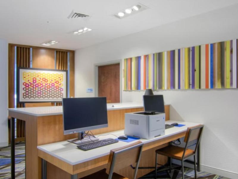 Holiday Inn Express & Suites Mobile-University Are image