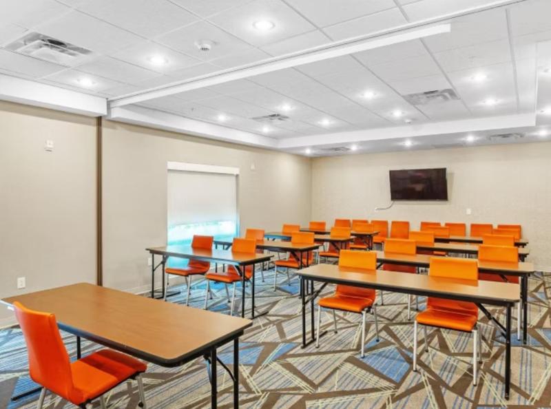 Holiday Inn Express & Suites Mobile-University Are image