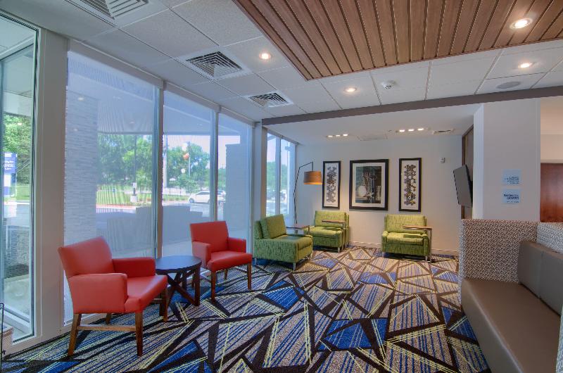 Holiday Inn Express & Suites Mobile-University Are image
