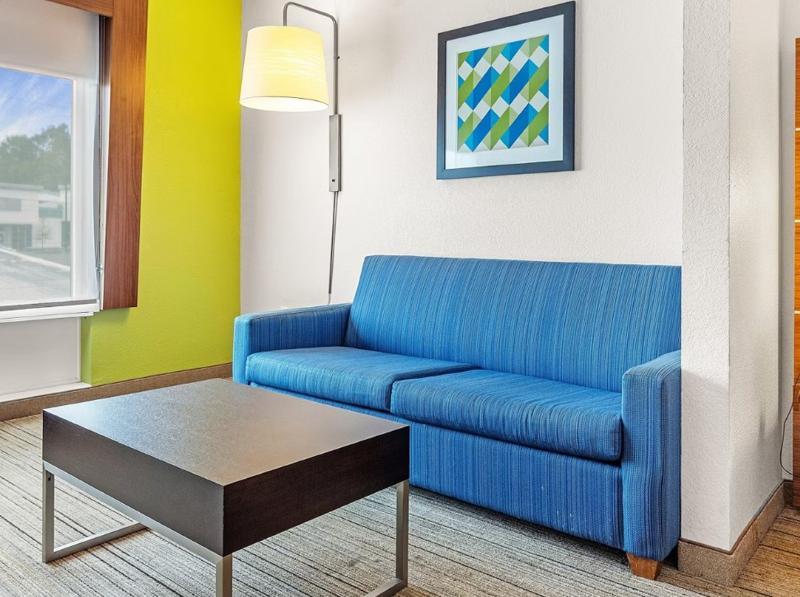 Holiday Inn Express & Suites Mobile-University Are image