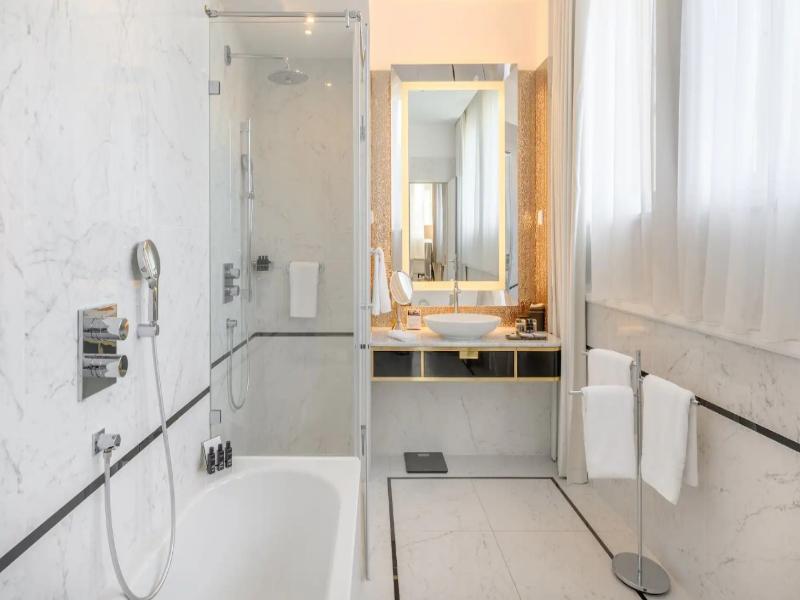 Párisi Udvar Hotel Budapest, part of Hyatt image