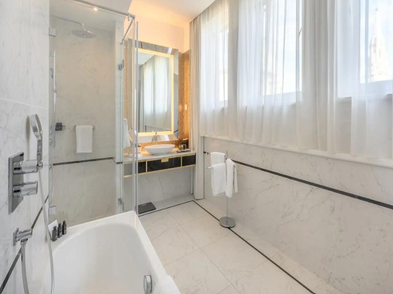 Párisi Udvar Hotel Budapest, part of Hyatt image