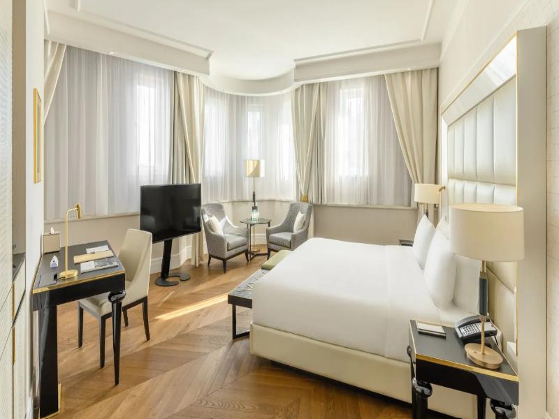 Párisi Udvar Hotel Budapest, part of Hyatt image