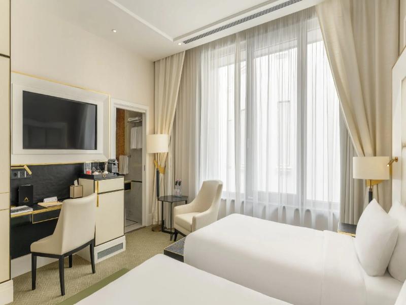 Párisi Udvar Hotel Budapest, part of Hyatt image