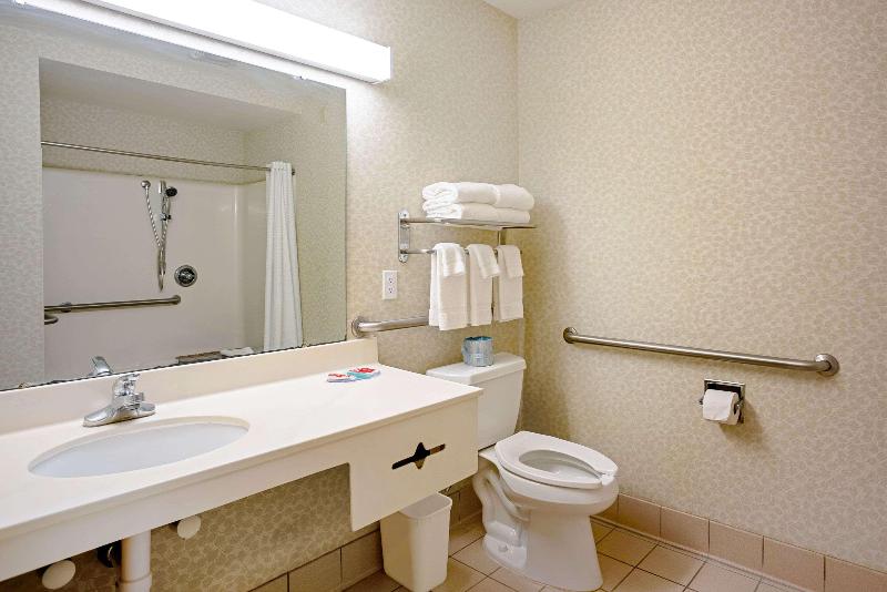 Quality Inn Frontier At U.S. Hwy 30 image