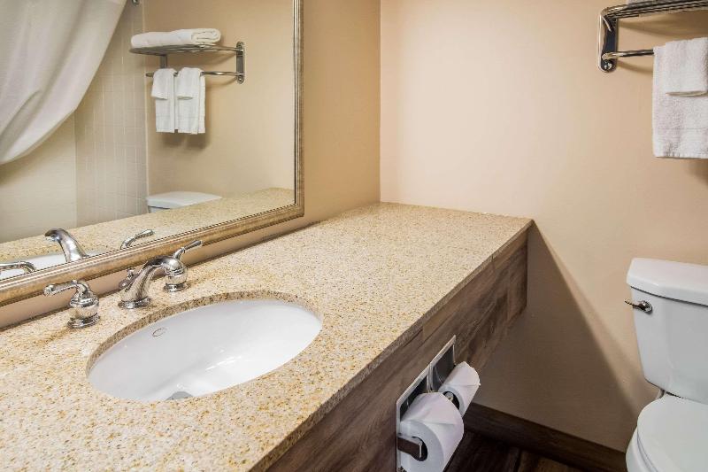 Quality Inn & Suites Eveleth image