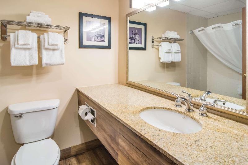 Quality Inn & Suites Eveleth image
