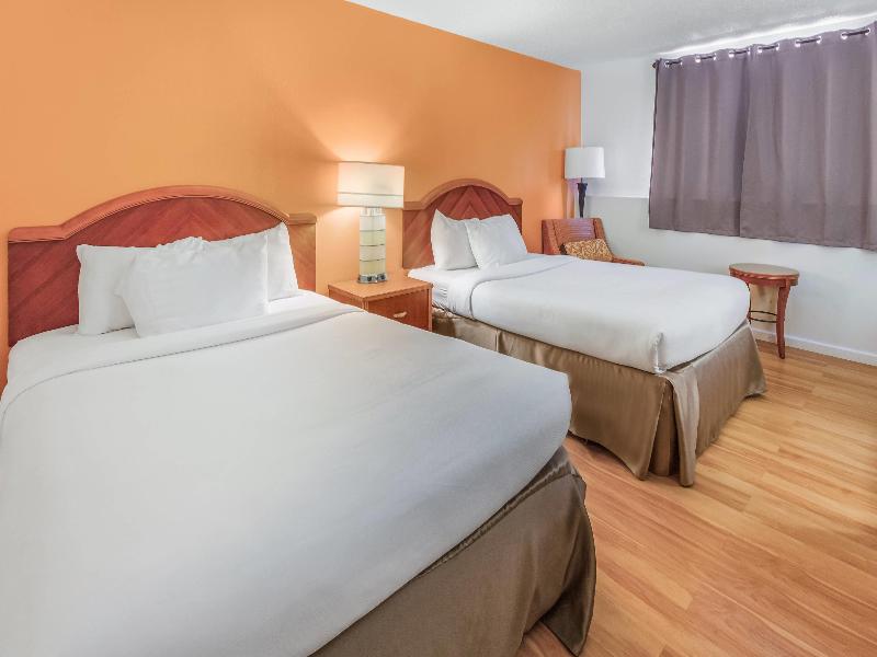 Econo Lodge Scottsbluff image