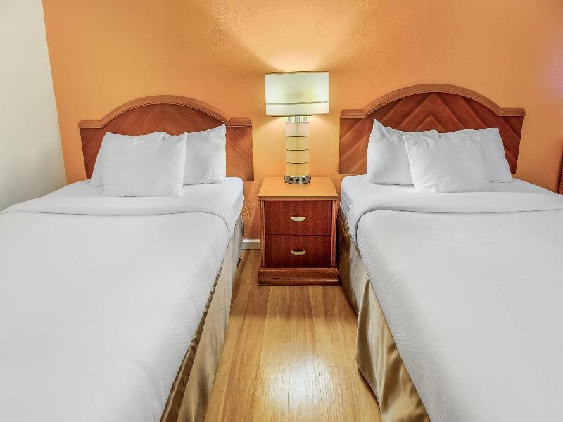 Econo Lodge Scottsbluff image