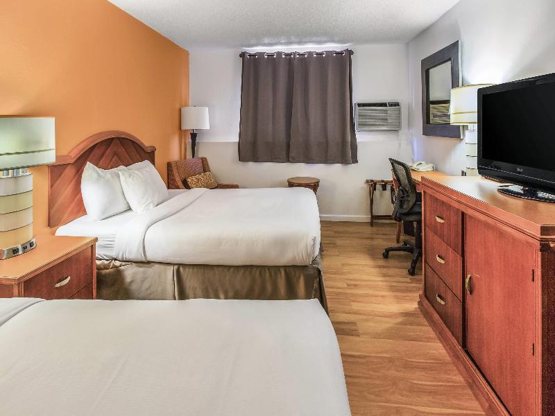 Econo Lodge Scottsbluff image