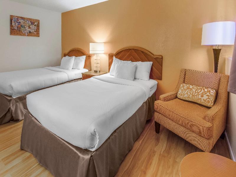Econo Lodge Scottsbluff image