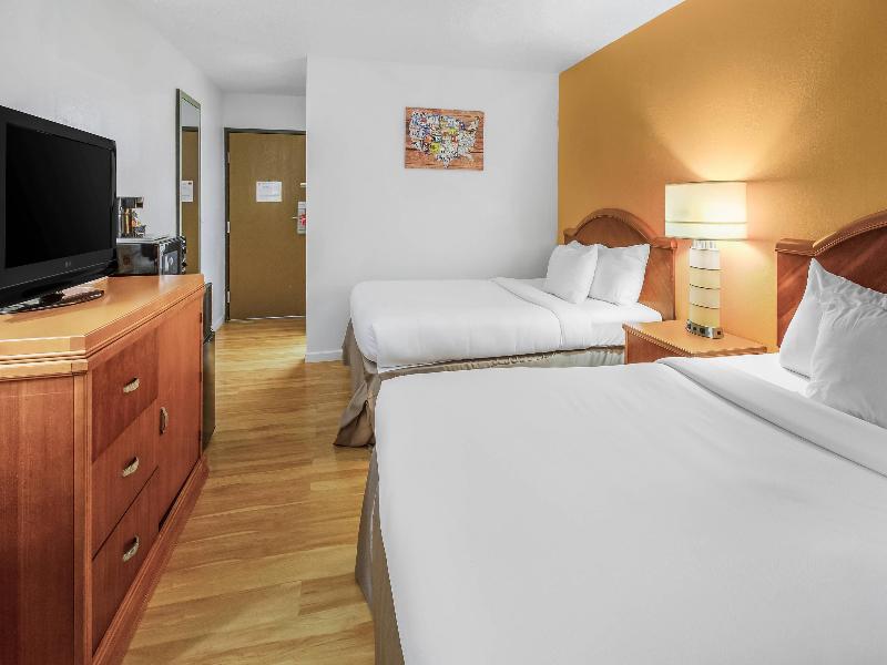 Econo Lodge Scottsbluff image