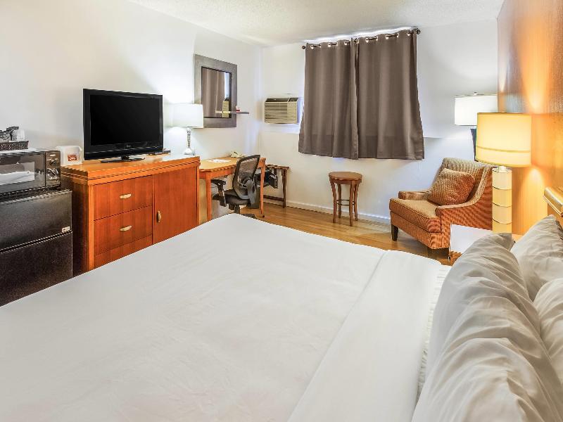 Econo Lodge Scottsbluff image
