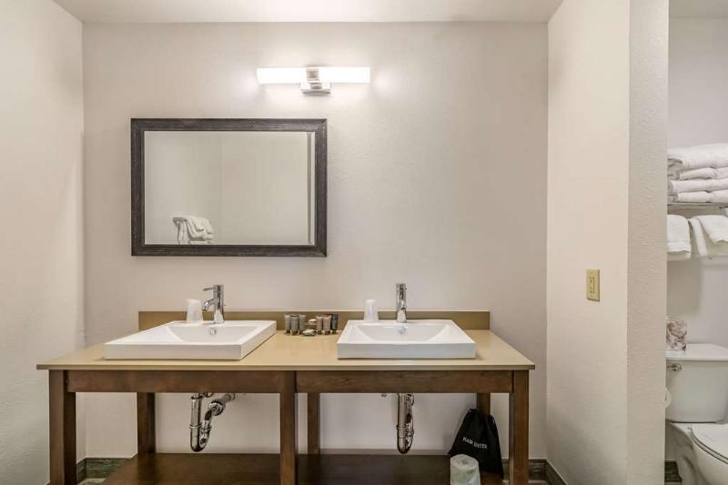 Riverview Inn & Suites, an Ascend Hotel