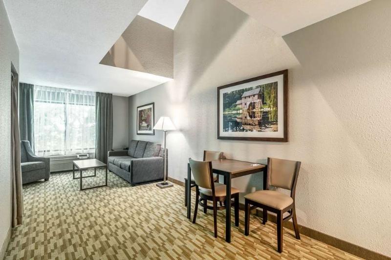 Riverview Inn & Suites, an Ascend Hotel