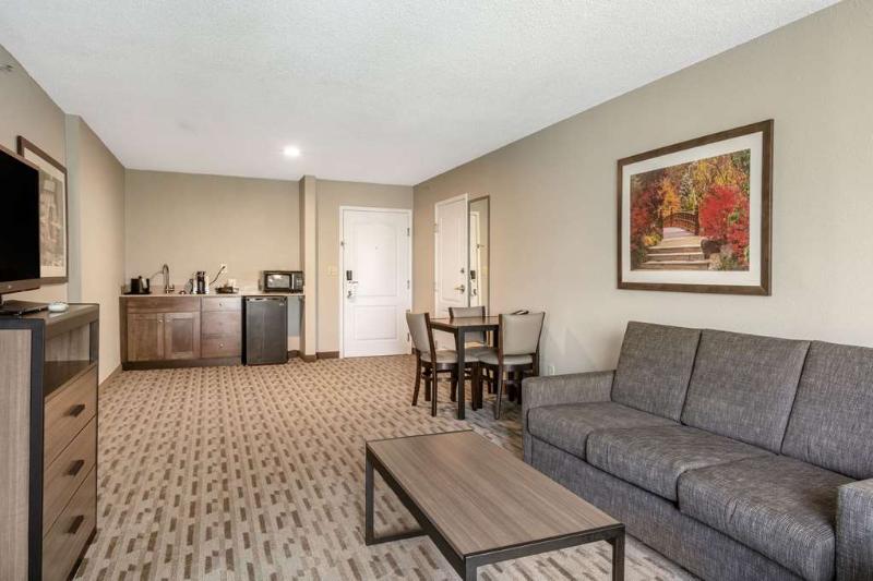 Riverview Inn & Suites, an Ascend Hotel