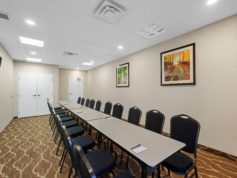 Comfort Inn & Suites Bowmanville image