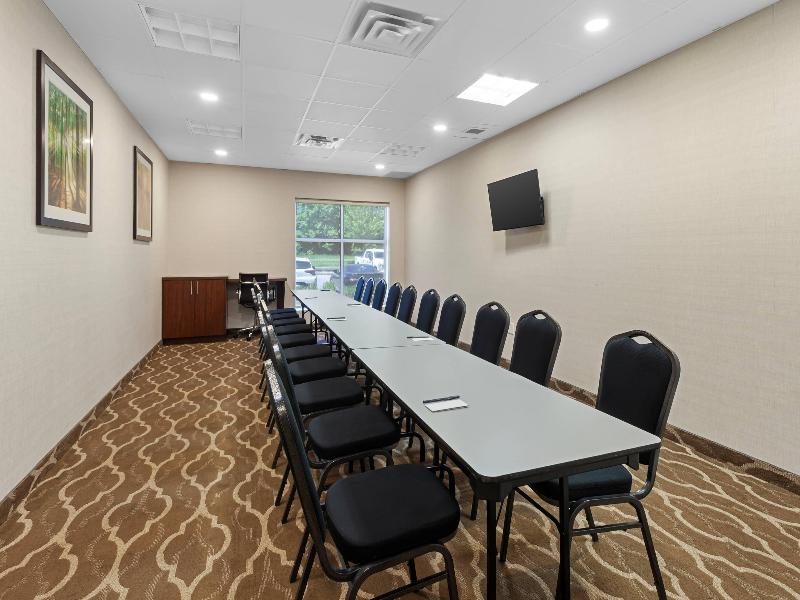 Comfort Inn & Suites Bowmanville image