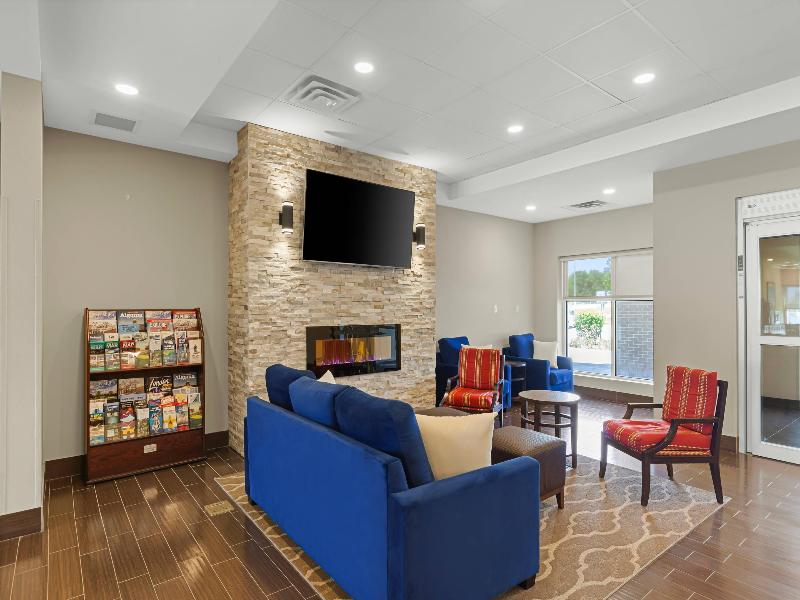 Comfort Inn & Suites Bowmanville image