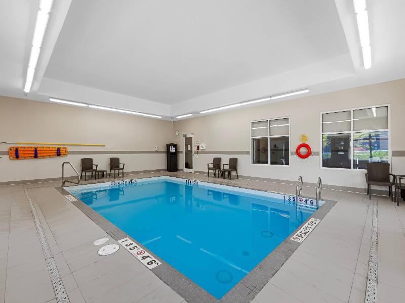 Comfort Inn & Suites Bowmanville image
