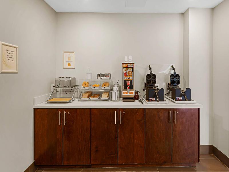 Comfort Inn & Suites Bowmanville image