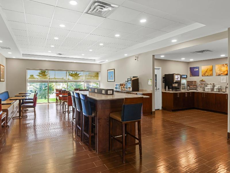 Comfort Inn & Suites Bowmanville image