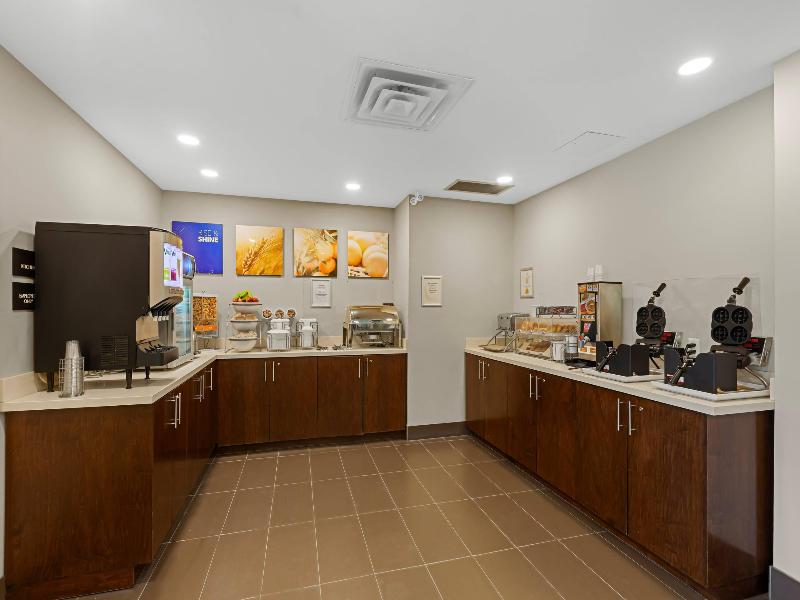 Comfort Inn & Suites Bowmanville image