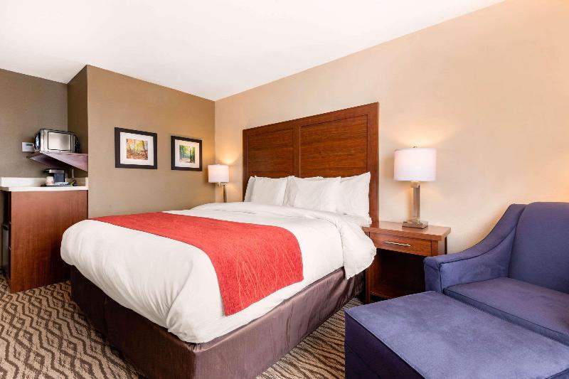 Comfort Inn & Suites Bowmanville image