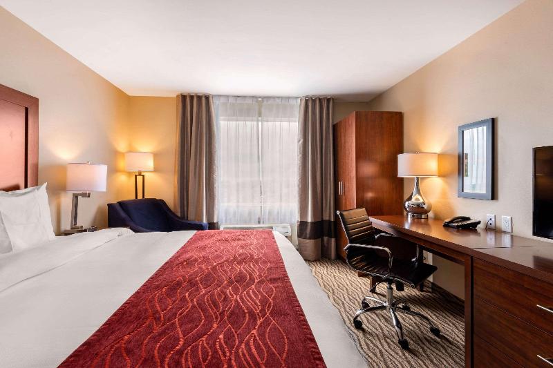 Comfort Inn & Suites Bowmanville image