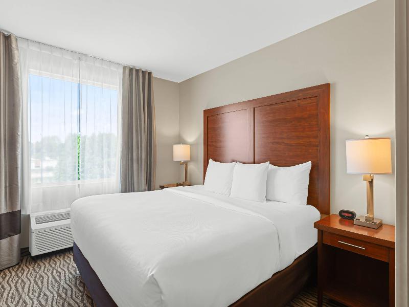 Comfort Inn & Suites Bowmanville image