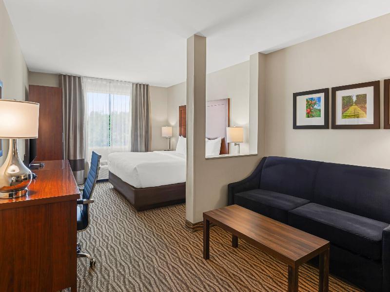 Comfort Inn & Suites Bowmanville image