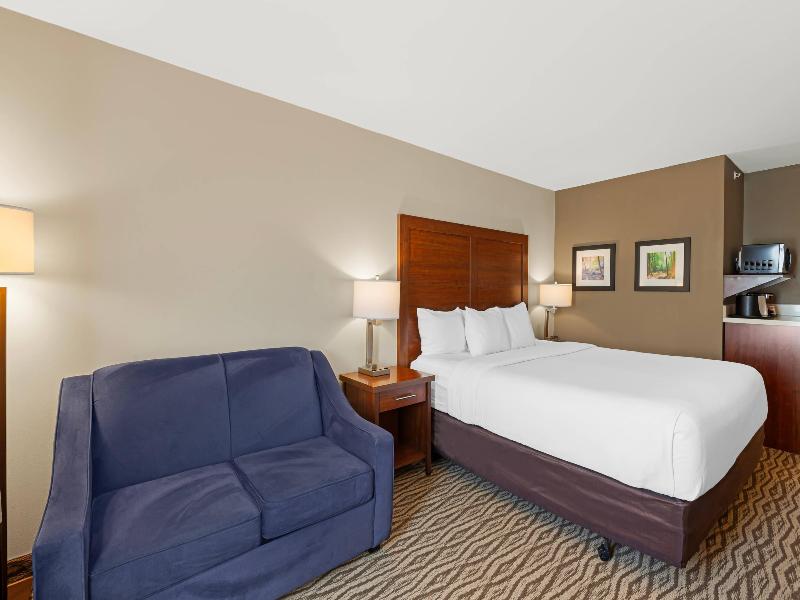 Comfort Inn & Suites Bowmanville image