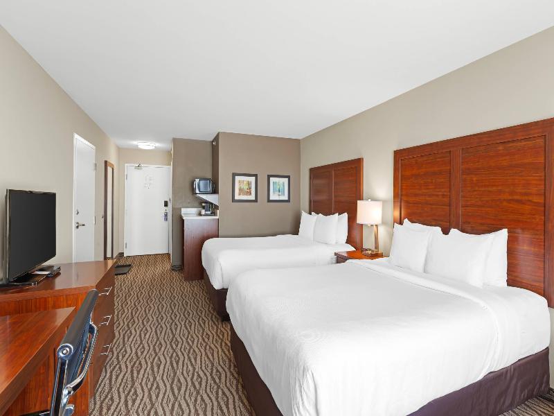Comfort Inn & Suites Bowmanville image