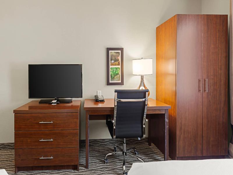 Comfort Inn & Suites Bowmanville image