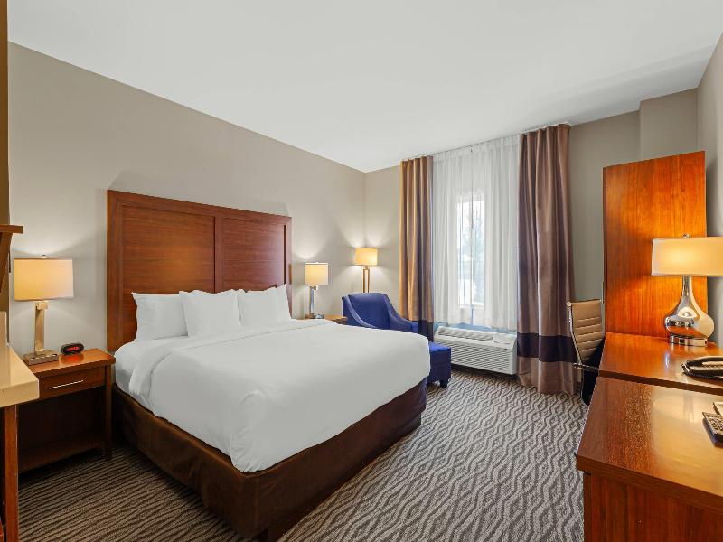 Comfort Inn & Suites Bowmanville image