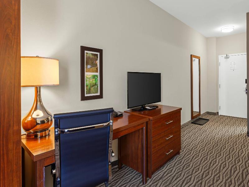 Comfort Inn & Suites Bowmanville image