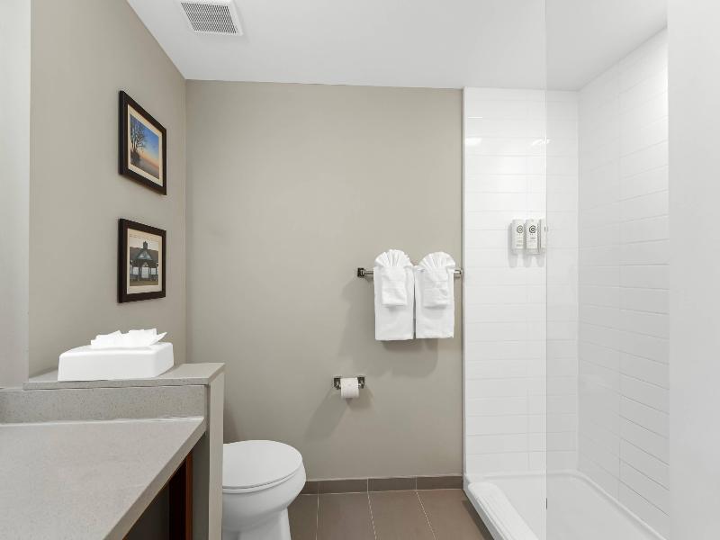 Comfort Inn & Suites Bowmanville image