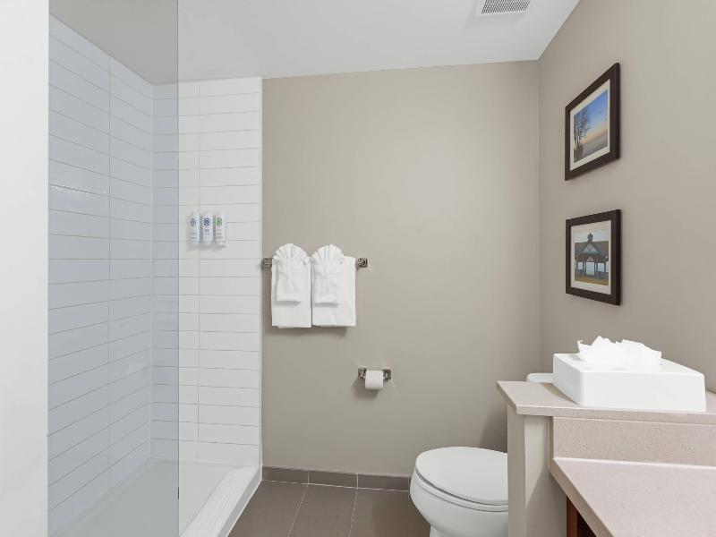 Comfort Inn & Suites Bowmanville image